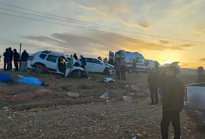 Diyarbakır'da 'hatalı sollama' nedeniyle 4 araç kazaya karıştı; 3 ölü, 6 yaralı
