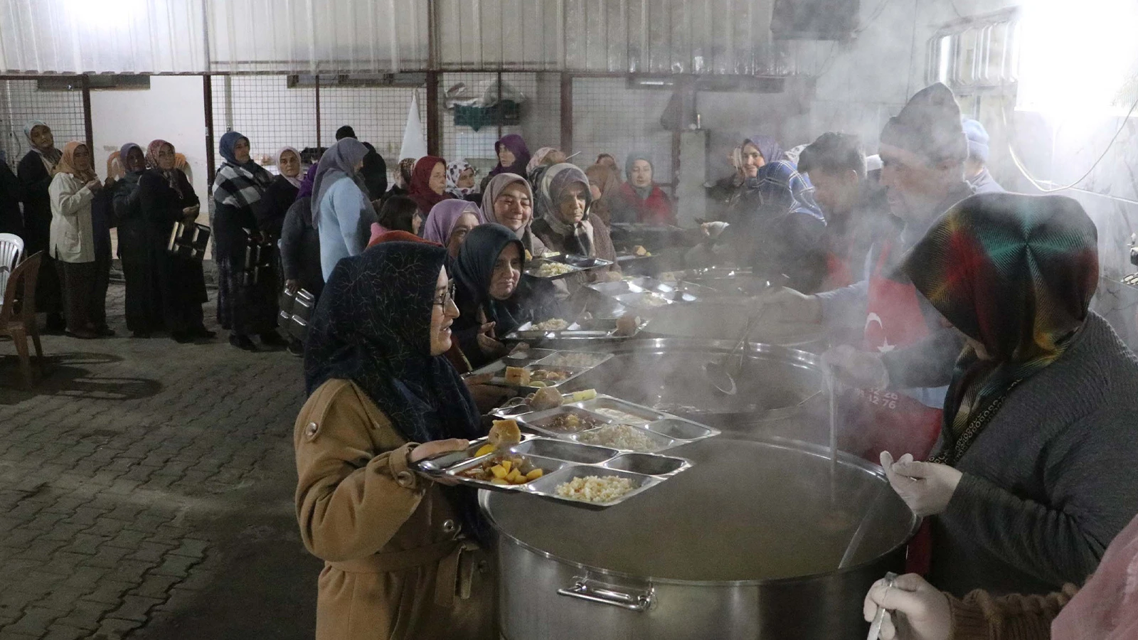Bu mahallede kadınların "iftarda ne pişirsem" derdi yok