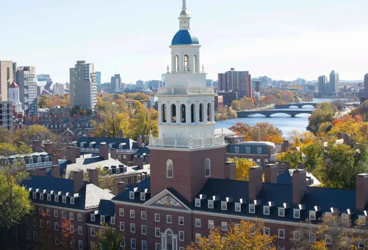 Trump yönetimi, Harvard Üniversitesi'nin 2,2 milyar dolarlık fonunu dondurdu