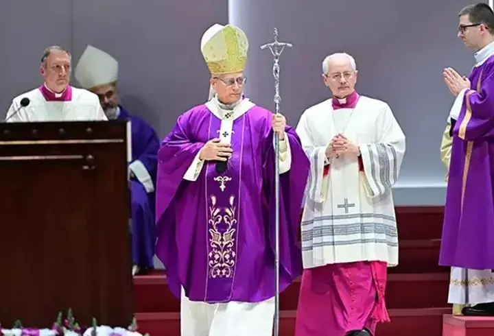 Papa 14. Leo İstanbul'da ayin yönetti, barış mesajı verdi