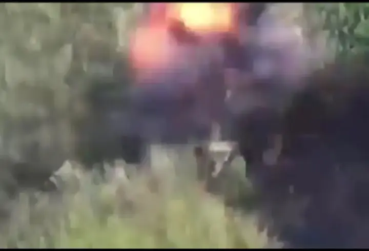 Rus askerden ilginç yöntem! Dronu sopayla düşürmeye çalıştı