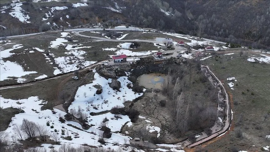 Dipsiz Göl Şelalesi, altyapı ve çevre düzenlemeleriyle nitelikli bir turizm alanına dönüştürülüyor