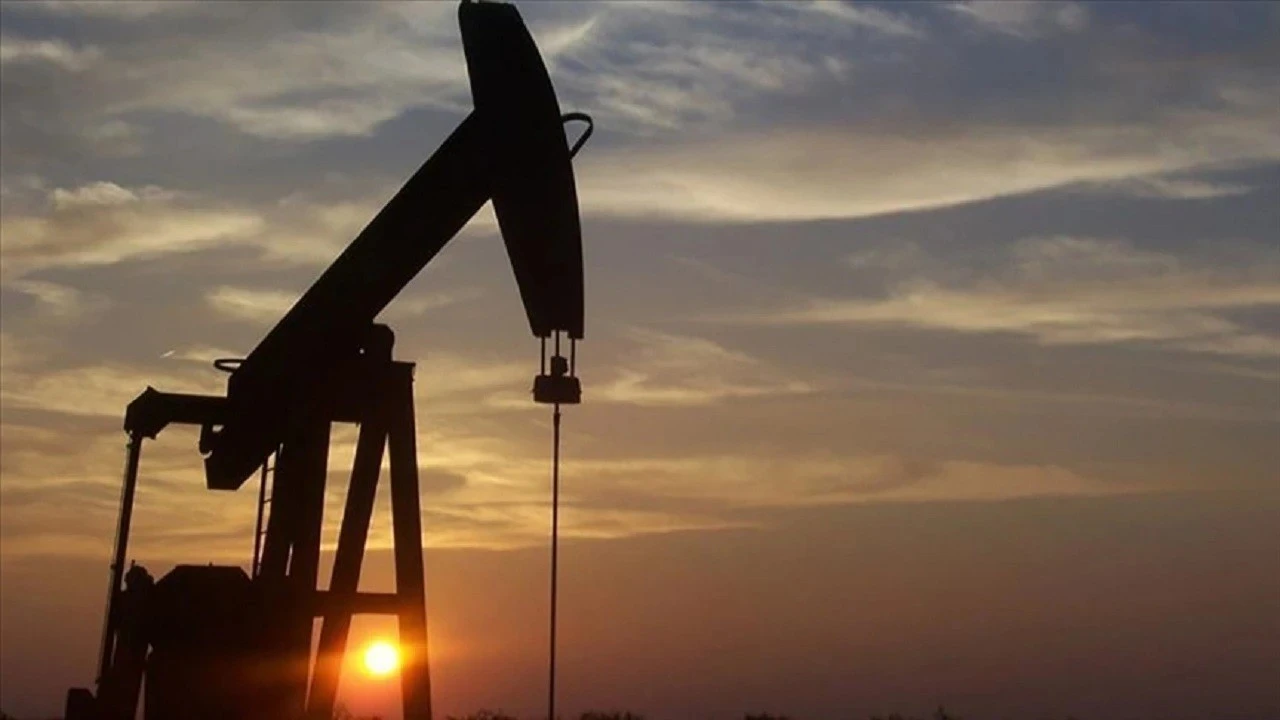 ABD, 2025 petrol fiyat tahminlerini aşağı yönlü güncelledi