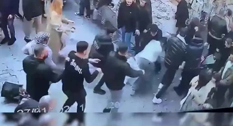 Hanutçu Çinli turisti dövdü! O anlar kamerada!  
