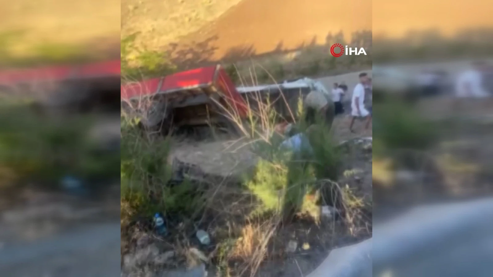 Tır ve minibüsün karıştığı zincirleme kazada can pazarı