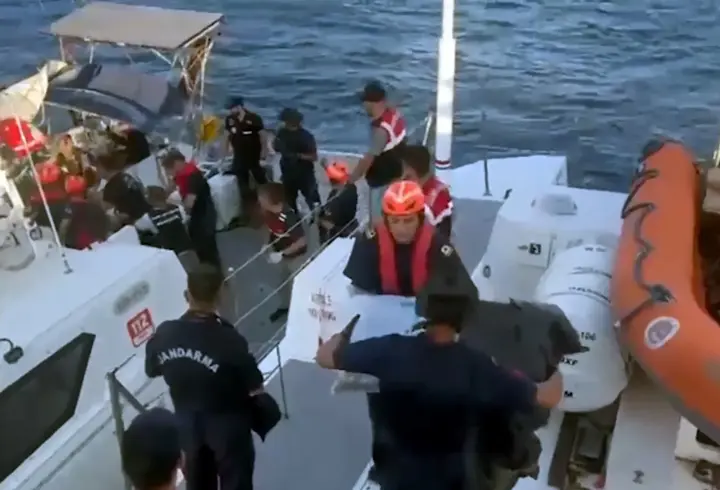 Muğla açıklarında, teknede 210 kilo uyuşturucu ele geçirildi: 2 gözaltı