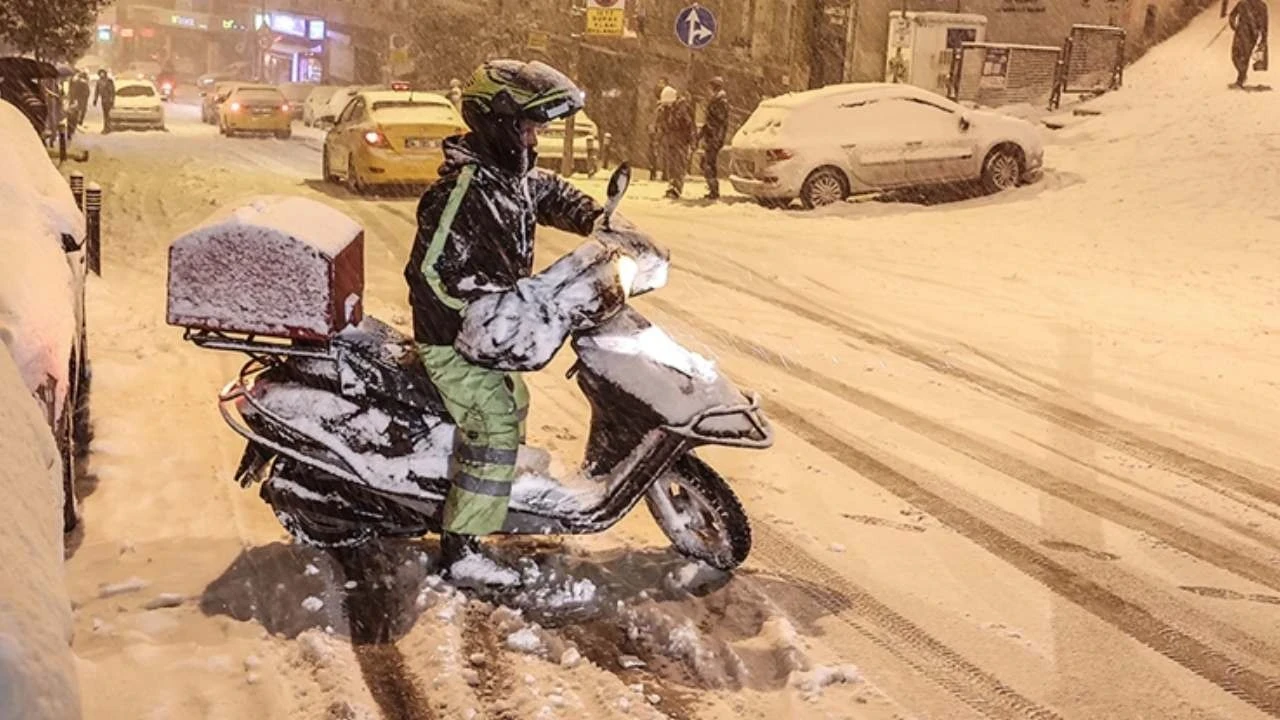 Son dakika: İstanbul'da motokurye ve ağır taşıtların trafiğe çıkışına yasak