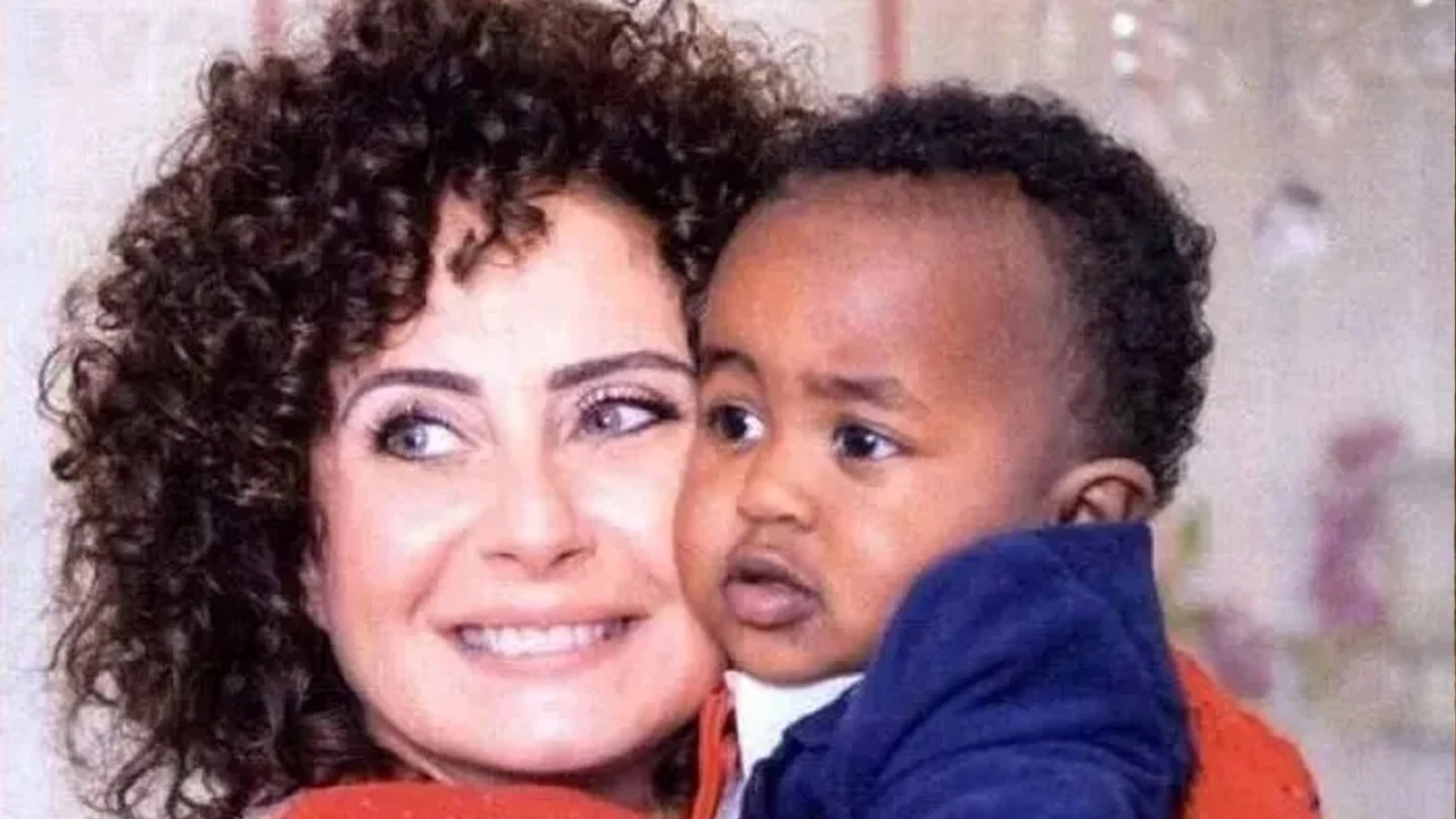 Esra Akkaya Etiyopya'dan evlat edindiği oğlunun son halini paylaştı... Takipçilerinden yorum yağdı