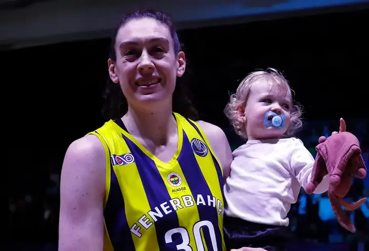 Breanna Stewart, Fenerbahçe'ye geri döndü