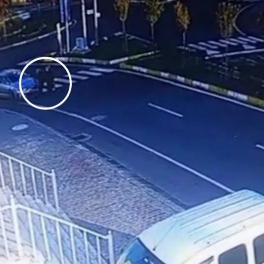 Tekirdağ'da Yaya Geçidindeki Anaokulu Öğretmenlerine Çarptı: Havada Savrulup Yere Düştükleri An Kamerada