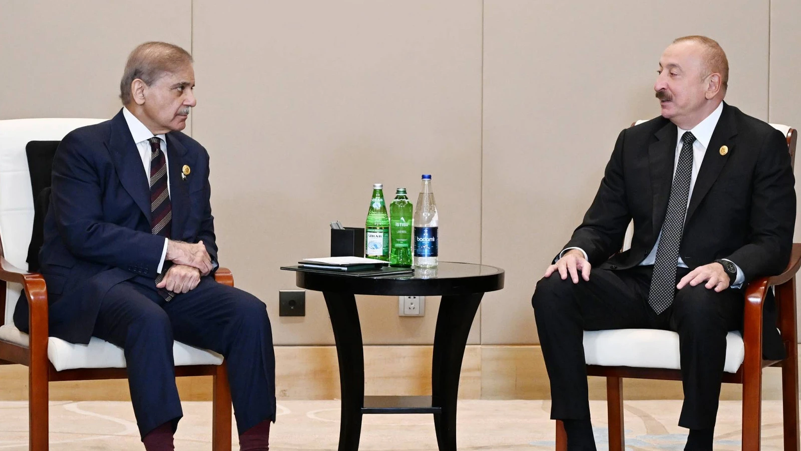 Azerbaycan Cumhurbaşkanı Aliyev, Pakistan Başbakanı Şerif ile bir araya geldi
