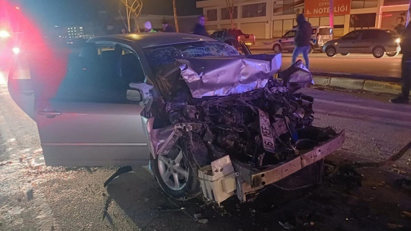 Çorum'da otomobil çekiciye çarptı: 1 yaralı