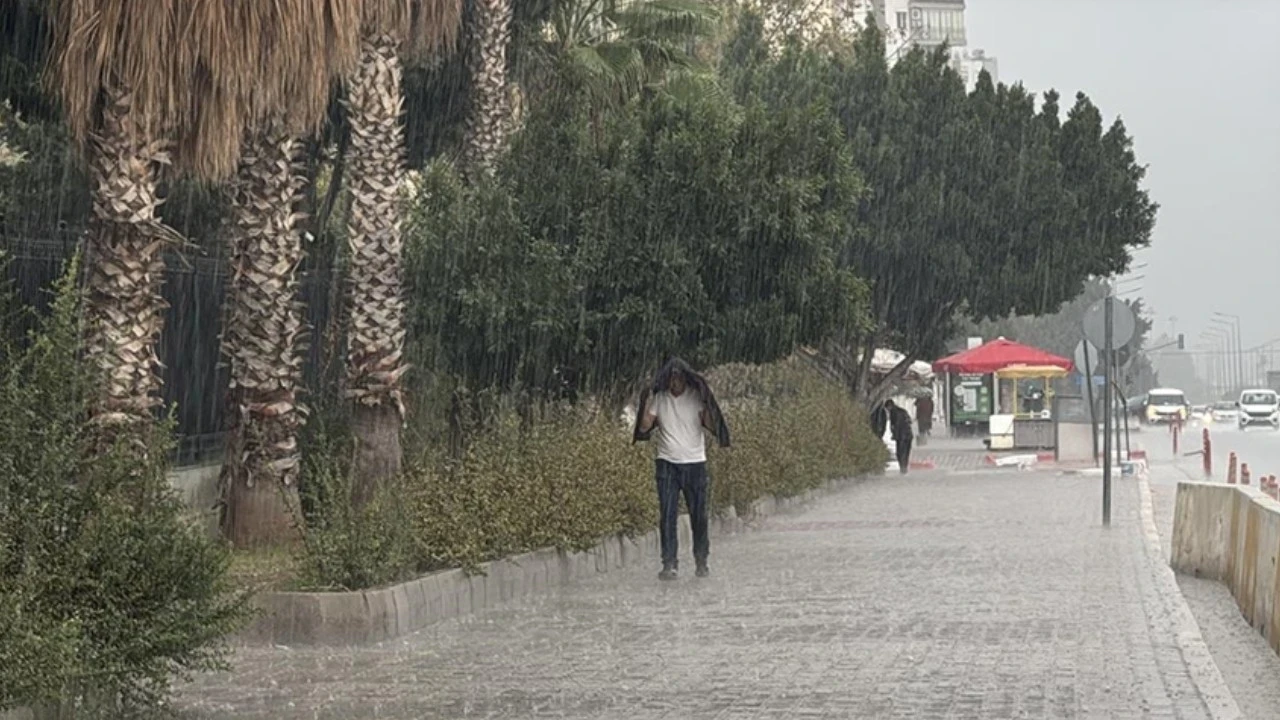 Meteoroloji'den Kıyı Ege için kırmızı alarm: Şiddetli sağanak geliyor