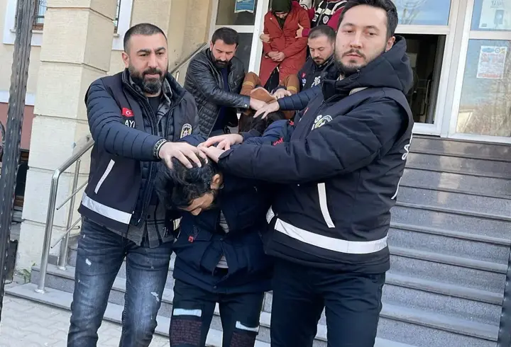 3’üncü kattan düşen hamile kadının ölümünde eşi ile 2 şüpheli adliyede