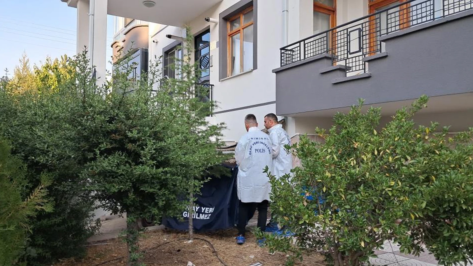 2 yaşındaki Miraç bebek, 5'inci kattan düşüp hayatını kaybetti