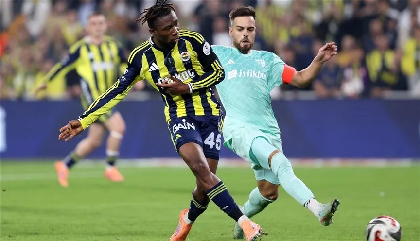 Fenerbahçe zirveyle puan farkını 1'e indirdi