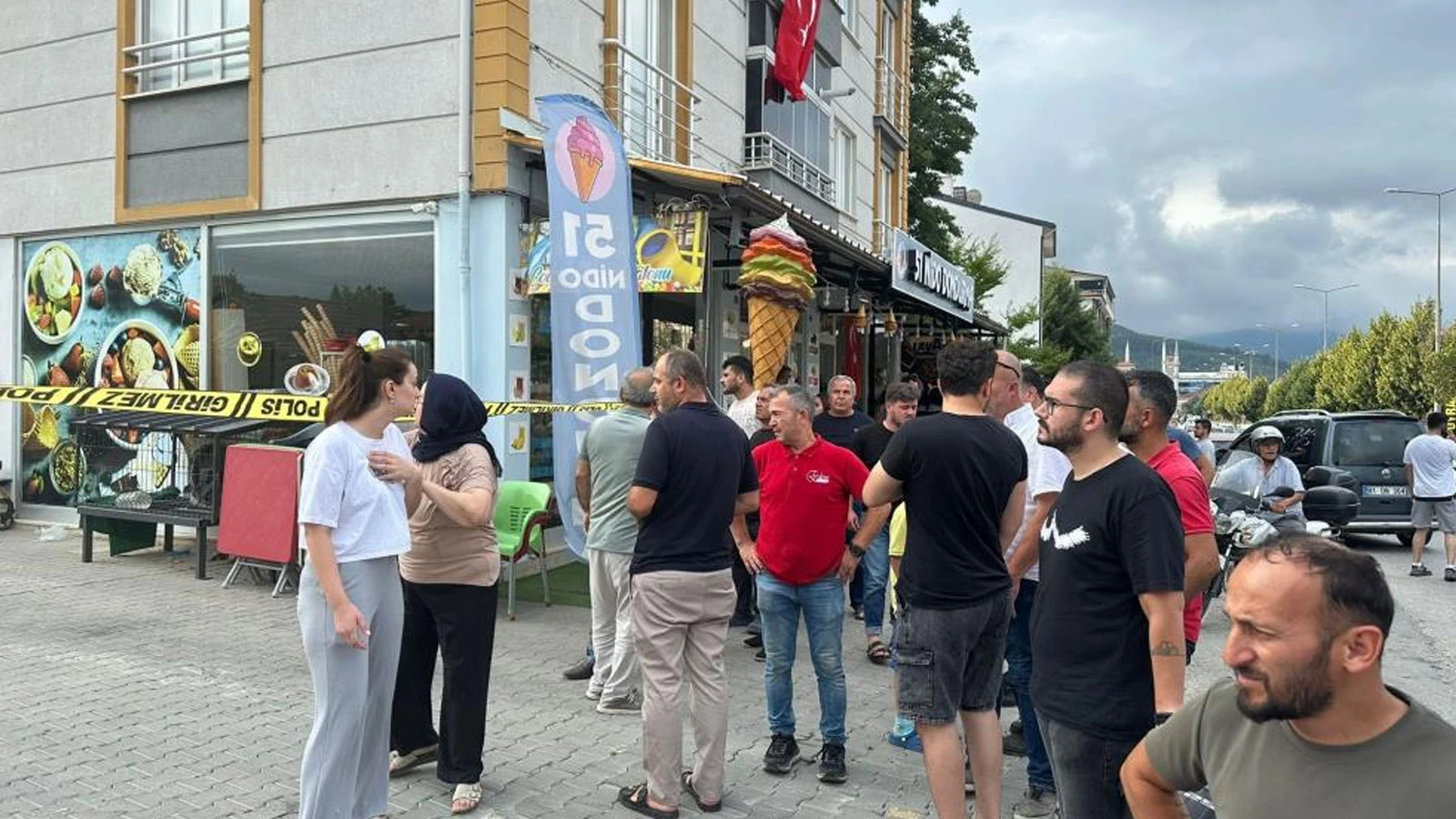 Sağlık merkezi önünde dehşet! Silahlı saldırıya uğrayan kişi öldü