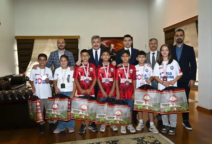 Vali Yılmaz’dan, Türkiye Şampiyonu minik boksörlere ödül