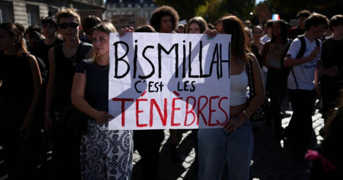 "Bismillah, C'est Les Ténèbres": Gençler Kendilerine Biçilen Kimliklere Neden İtiraz Ediyor?