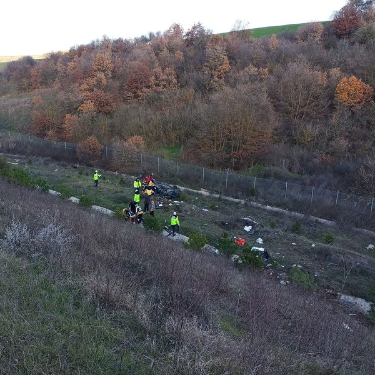 Feci kaza! Otomobil şarampole yuvarlandı
