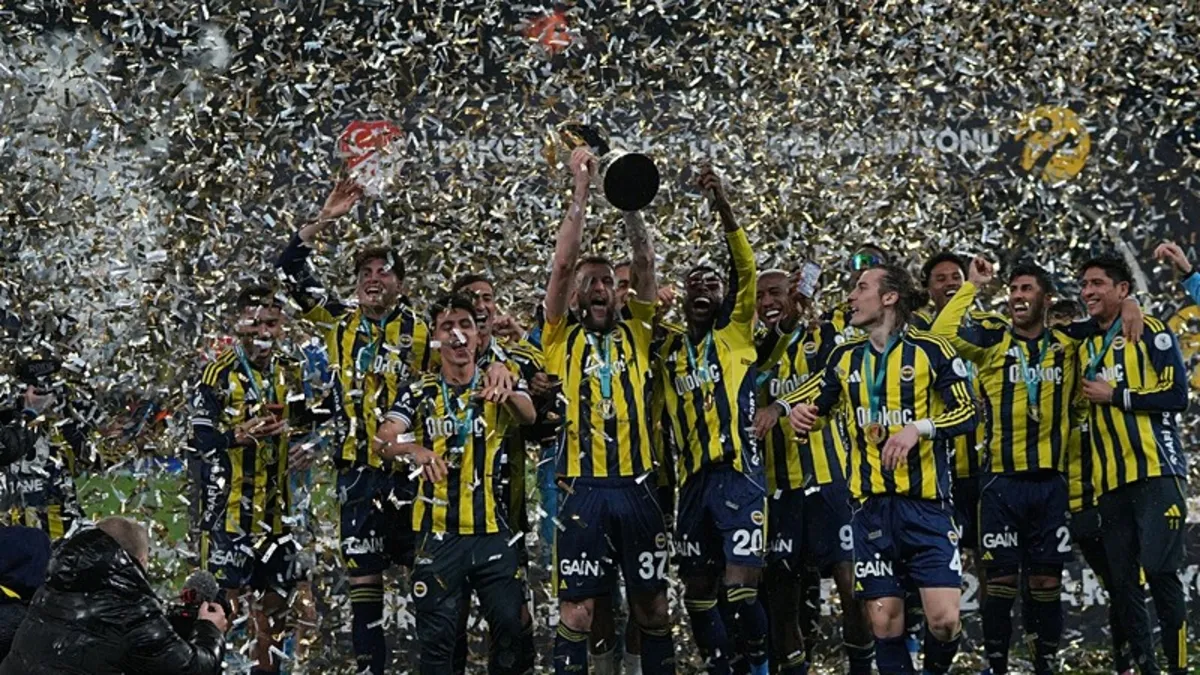Alex de Souza'dan Fenerbahçe'ye tebrik paylaşımı!