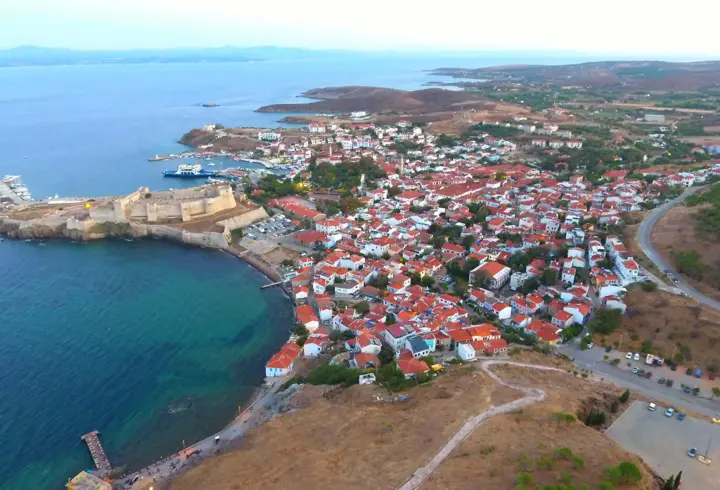 Bozcaada'ya bayramda bazı araçların geçişi yasaklandı