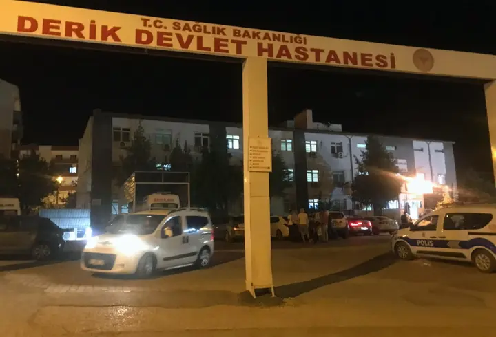 Derik'te otomobiller çarpıştı: 1’i çocuk 5 yaralı