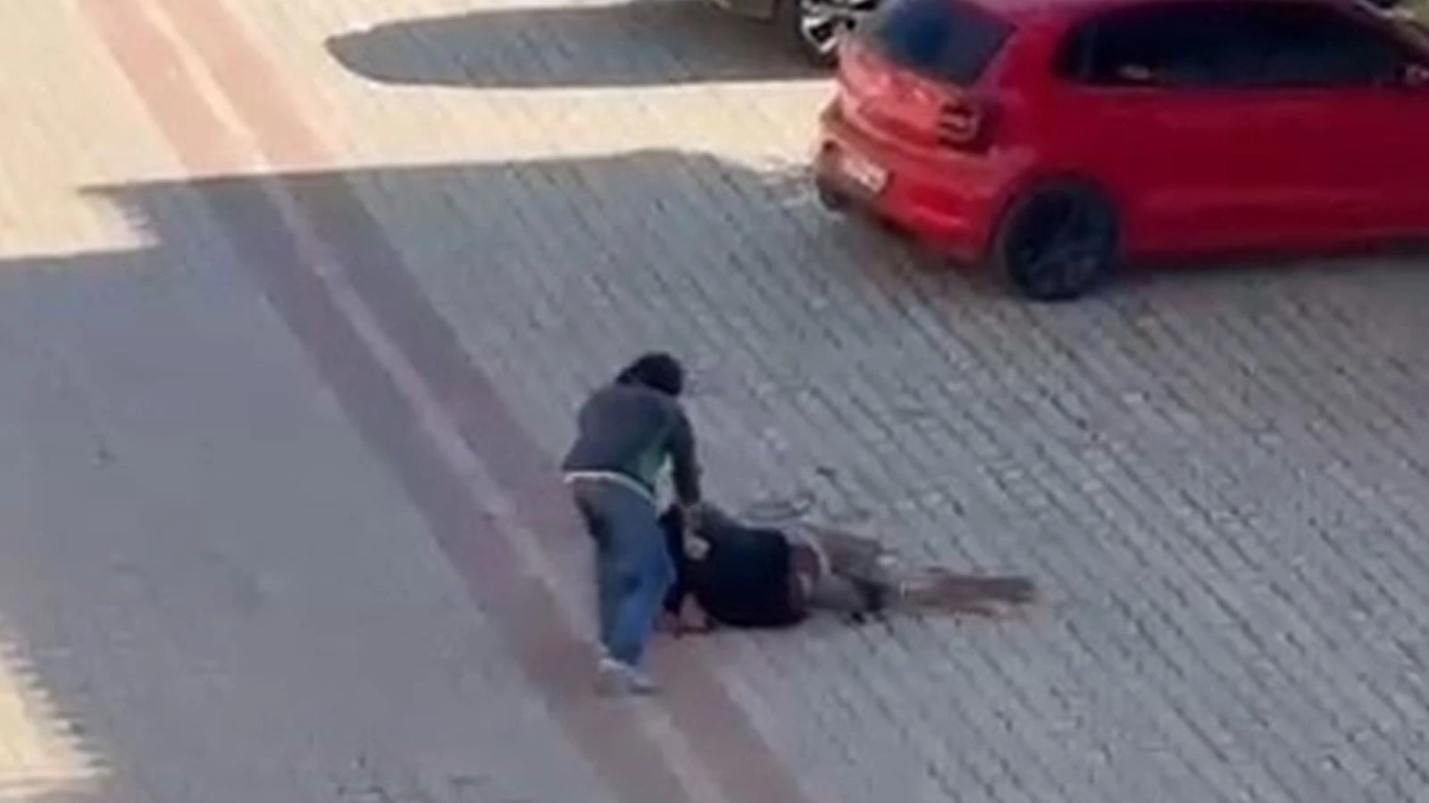 Antalya'da gözü dönen şahıs yaşlı adamı sokak ortasında bıçaklayıp öldürdü