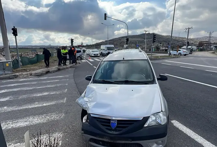 Nevşehir’de iki hafif ticari araç çarpıştı: 2 yaralı