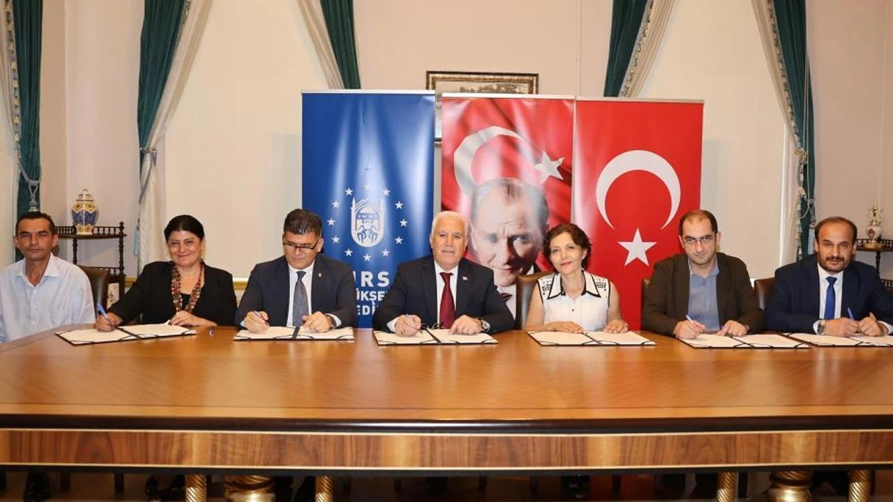 Bursa Büyükşehir Belediyesi'nde toplu sözleşme için imzalar atıldı