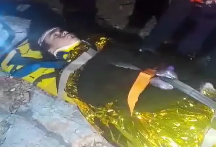 Alanya'da kayalık alanda mahsur kalan 2 çocuk kurtarıldı