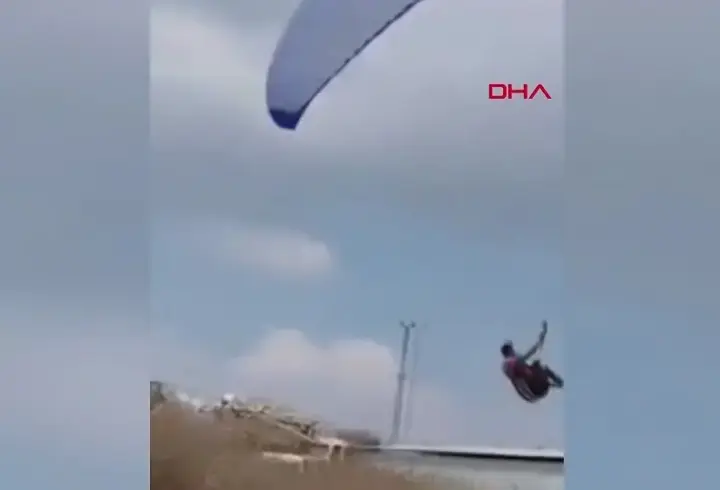 Aynı gün iki paraşüt kazası! O anlar kamerada