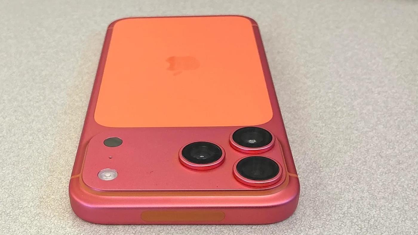iPhone 17 Pro modellerde renk değişimi: Şikayetler artıyor!