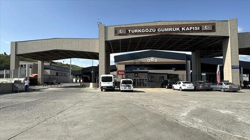 Modernize edilen Türkgözü Gümrük Kapısı'nı 22 ayda 272 bin araç kullandı