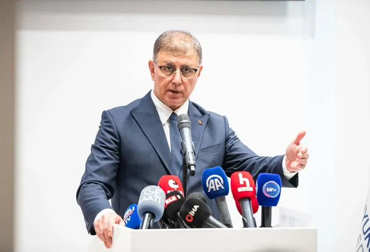 İzmir Büyükşehir Belediyesi 1030 kişiyi işten çıkarıyor