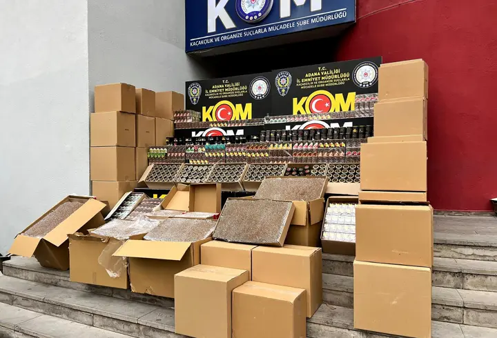 Adana'da kaçak makaron ve tütün operasyonu; 2 tutuklama