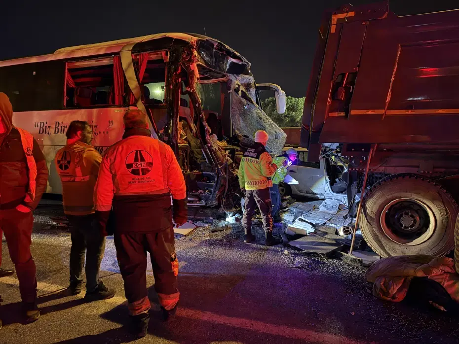 Anadolu Otoyolu'nda zincirleme kaza. 1 ölü, 27 yaralı