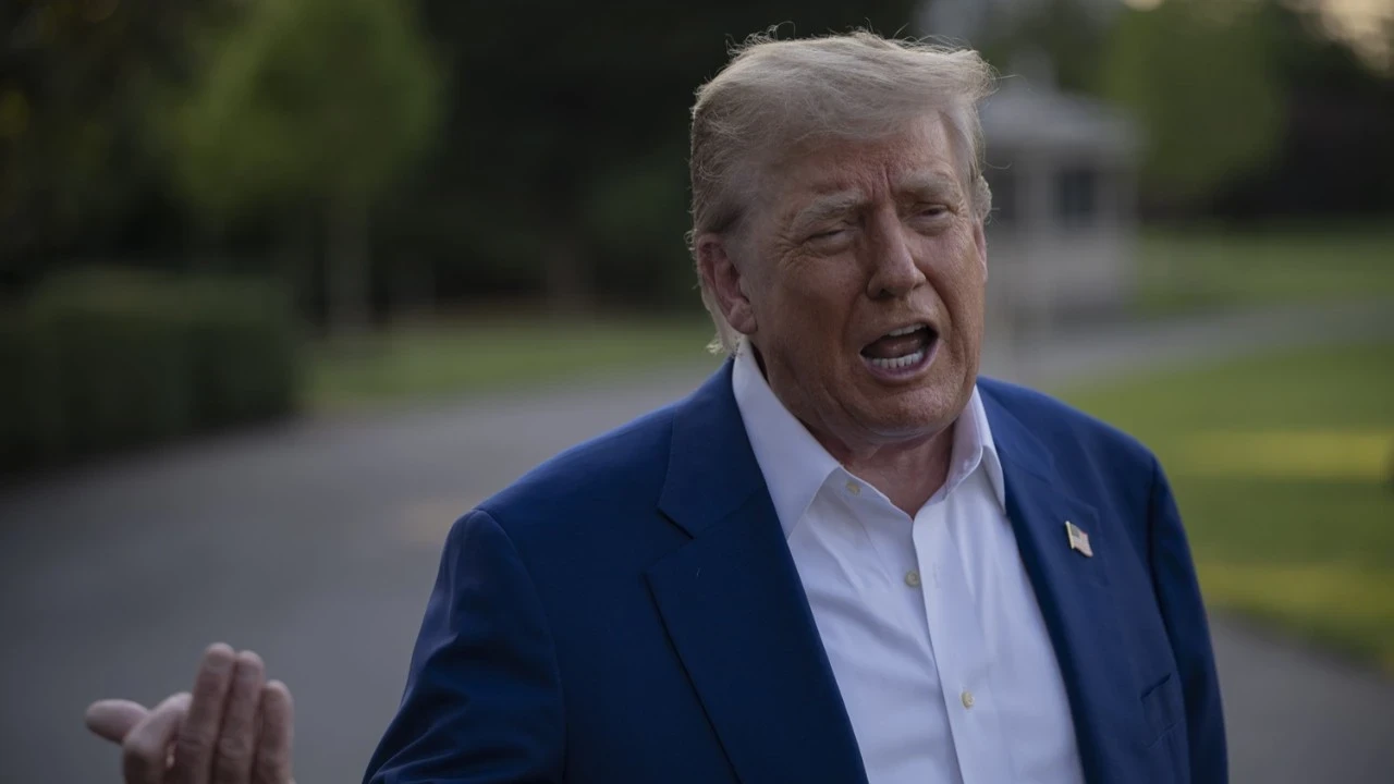 Trump'tan Küba'ya sert mesaj: 'Petrol de para da yok'