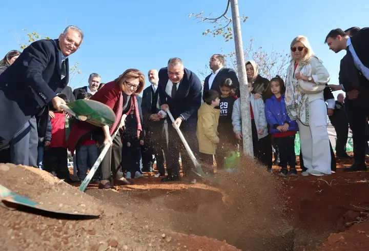 Gaziantep'te "Yeşil Antep" projesi kapsamında 120 ağaç dikildi
