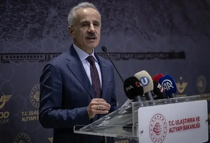 Bakan Uraloğlu: Hürmüz'de 15 sahipli Türk gemisi bekliyor