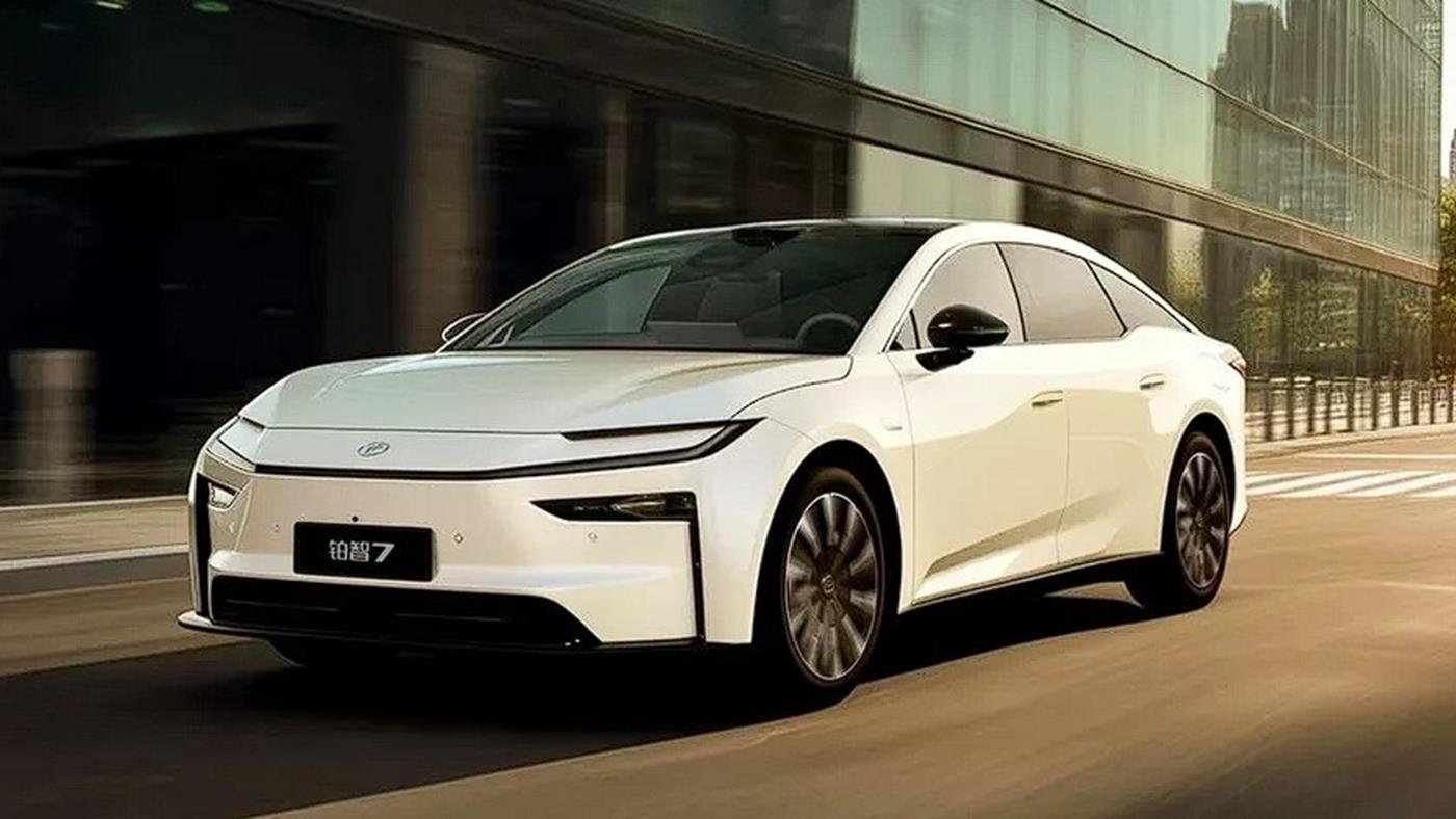 Toyota bZ7, Tesla Model S’in beşte biri fiyatla Çin’de satışa sunuldu