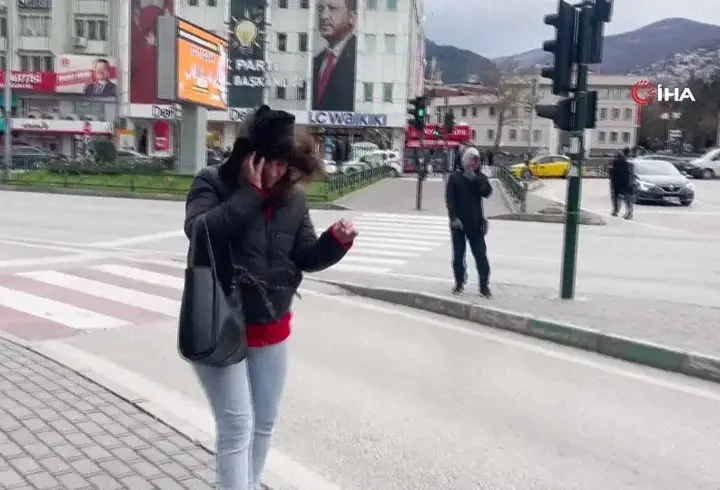 TÜRKİYE FIRTINAYA TESLİM! 24 ilde sarı kodlu uyarı