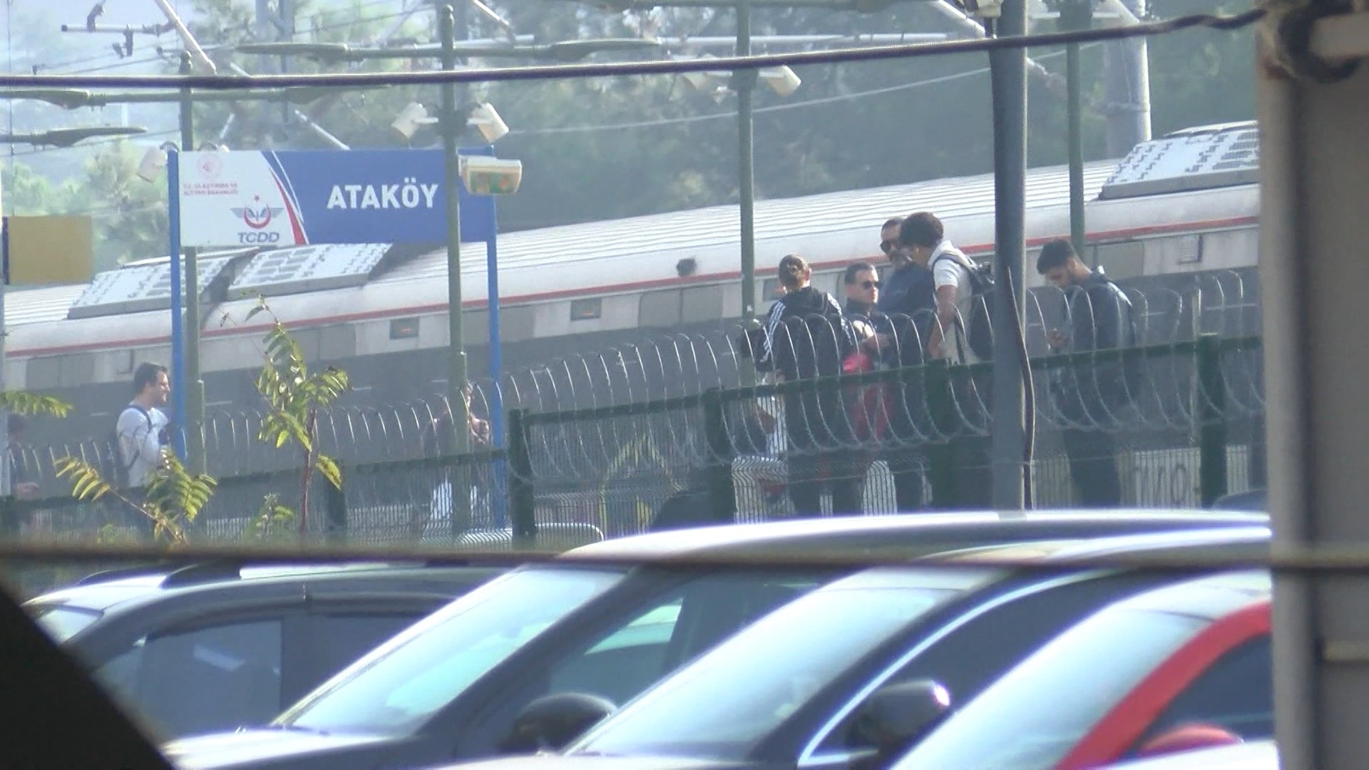 Marmaray'da korku dolu anlar! Yardımına ekipler koştu, hastaneye kaldırıldı