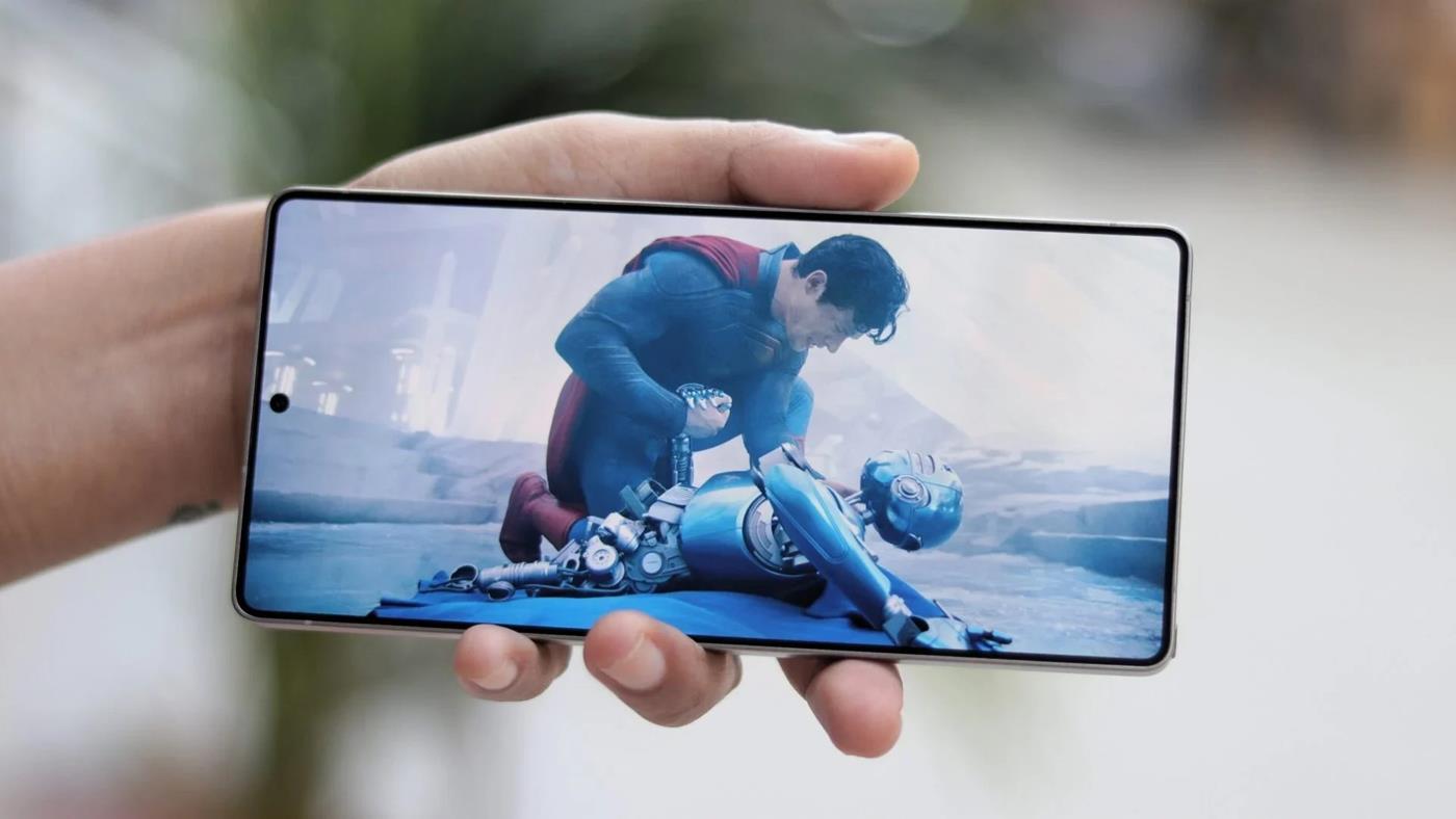 Galaxy S26 Ultra, ekranıyla iPhone 17'yi gölgede bırakabilir