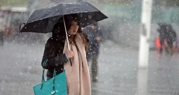 İstanbul'da Sağanak Bitti Mi, Yeni Yağış Ne Zaman Gelecek? Meteoroloji'den 48 İl İçin Sarı Ve Turuncu Kodlu Alarm: Heyelan Riski Var Mı? İstanbul'da Kaç Kilo Yağmur Düştü, Can Kaybı Var Mı?