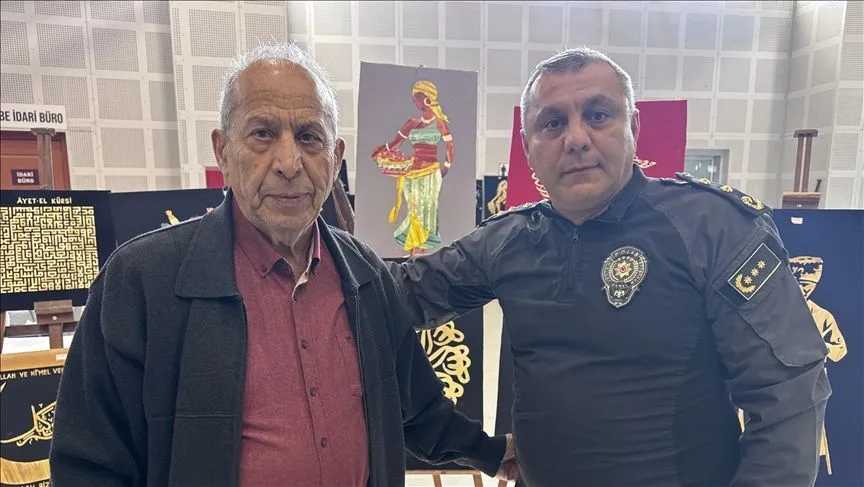 Emekli emniyet müdürü ve oğlu çavdar sapıyla sanatsal eserler ortaya koyuyor