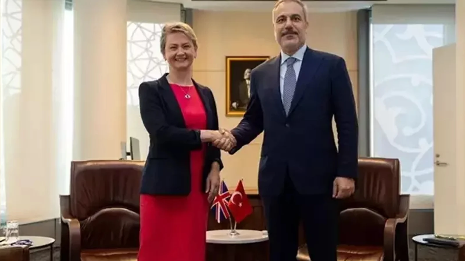 Dışişleri Bakanı Hakan Fidan, Birleşik Krallık Dışişleri Bakanı Cooper ile görüştü