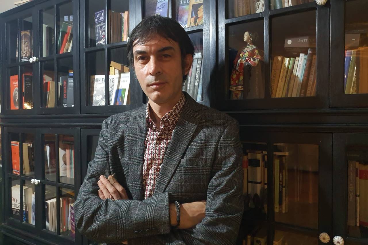 Bahadır Özgür'ün Gözaltına Alınmasına Tepki: Gazetecileri Bırakın, Hırsızları Yakalayın