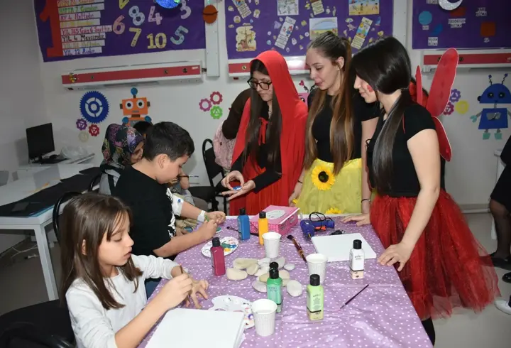 Hastane sınıfında 'Oyun Her Yerde' etkinliği ile moral buldular