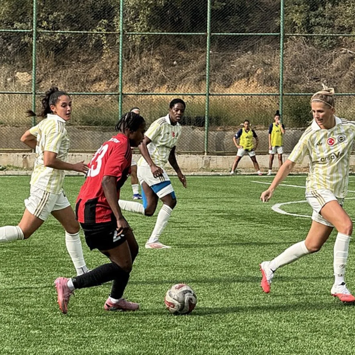 Fenerbahçe arsaVev Yüksekovaspor İle Berabere Kaldı!